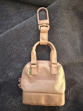 BEIS weekender bag charm in Atlas Pink